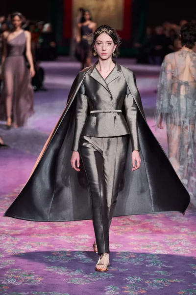 Look 49